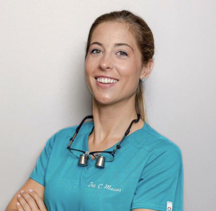 dra-carla-m-periodoncia-en-barcelona-clinica-dental-morello